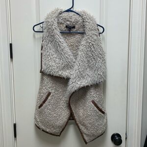 Romeo and Juliet Faux Fur Vest Sz Small
